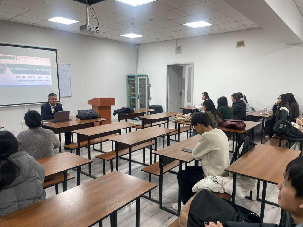 Заң факультетіндегі халықаралық академиялық кездесу: профессор Кунболат Сұңғатұлының дәрісі